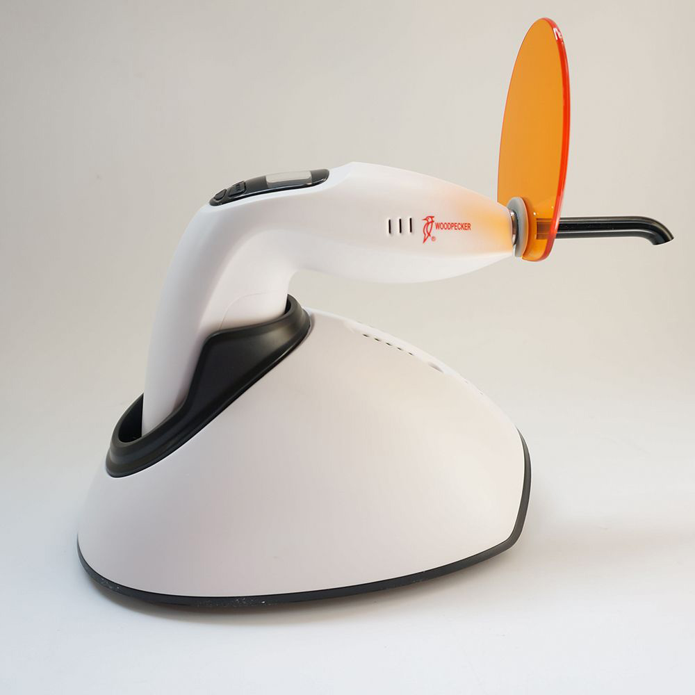 لایت کیور دندانپزشکی وودپیکر WoodPecker مدل LED-F لایت کیور دندانپزشکی وودپیکر WoodPecker مدل LED-F